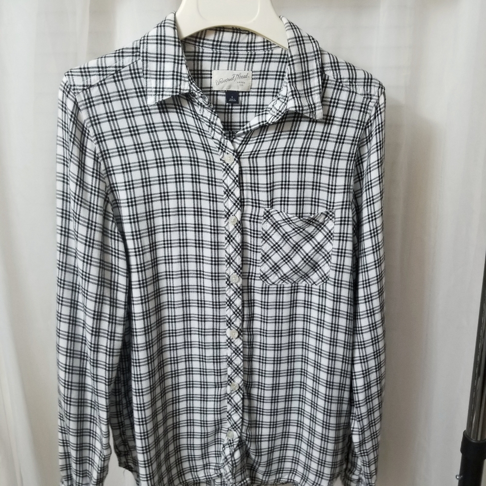 Universal Thread Black & White Plaid Button Up